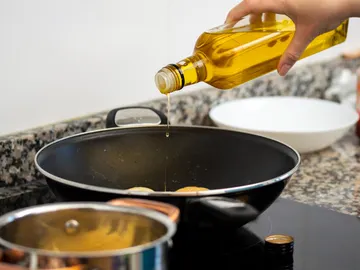 Freír con aceite de oliva Freír con aceite de oliva