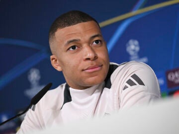 Kylian Mbappé en rueda de prensa