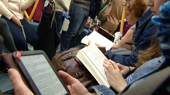 Por primera vez, m&aacute;s del 65% de los espa&ntilde;oles lee en su tiempo libre