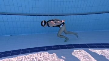 Récord mundial de apnea en movimiento en el fondo de una piscina