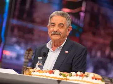 ¡A lo grande! Pablo Motos llena el plató de tartas por el cumpleaños de Miguel Ángel Revilla ¡A lo grande! Pablo Motos llena el plató de tartas por el cumpleaños de Miguel Ángel Revilla