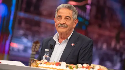 ¡A lo grande! Pablo Motos llena el plató de tartas por el cumpleaños de Miguel Ángel Revilla ¡A lo grande! Pablo Motos llena el plató de tartas por el cumpleaños de Miguel Ángel Revilla