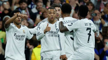 El Real Madrid celebra el primer gol de Rodrygo