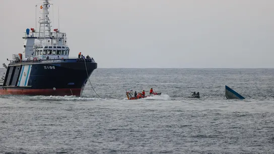 Labores de remolque del narcosubmarino Labores de remolque del narcosubmarino