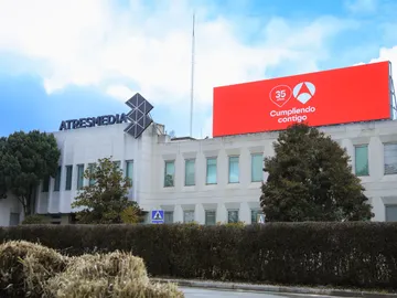 Antena 3 cumple 35 años con un liderazgo consolidado y reafirmando su apuesta por la calidad, la variedad, la innovación y su compromiso con la sociedad y el sector Antena 3 cumple 35 años con un liderazgo consolidado y reafirmando su apuesta por la calidad, la variedad, la innovación y su compromiso con la sociedad y el sector