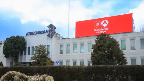 Antena 3 cumple 35 años con un liderazgo consolidado y reafirmando su apuesta por la calidad, la variedad, la innovación y su compromiso con la sociedad y el sector Antena 3 cumple 35 años con un liderazgo consolidado y reafirmando su apuesta por la calidad, la variedad, la innovación y su compromiso con la sociedad y el sector