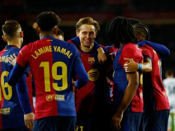 Frenkie de Jong celebra el primer gol del partido