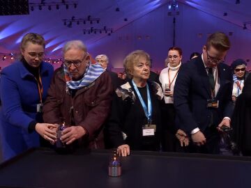 El homenaje por los 80 años de la liberación de Auschwitz, vídeo completo