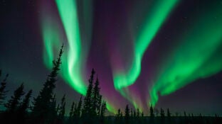 Uno de los efectos de las tormentas solares son las auroras boreales, como esta observada en Alaska.
