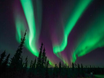 Uno de los efectos de las tormentas solares son las auroras boreales, como esta observada en Alaska.