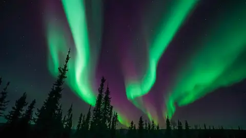 Uno de los efectos de las tormentas solares son las auroras boreales, como esta observada en Alaska. Uno de los efectos de las tormentas solares son las auroras boreales, como esta observada en Alaska.