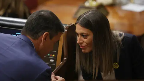 Miriam Nogueras, junto a Pedro Sánchez en el Congreso Miriam Nogueras, junto a Pedro Sánchez en el Congreso