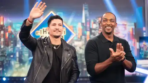 Anthony Mackie y Danny Ramírez Anthony Mackie y Danny Ramírez