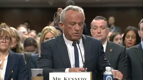 Robert F.Kennedy, nombrado secretario de Salud por Trump, intenta alejarse de su imagen antivacuna para que el Senado confirme su cargo Robert F.Kennedy, nombrado secretario de Salud por Trump, intenta alejarse de su imagen antivacuna para que el Senado confirme su cargo