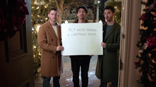 Kevin Jonas, Joe Jonas y Nick Jonas ruedan una película de Navidad Kevin Jonas, Joe Jonas y Nick Jonas ruedan una película de Navidad
