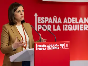 La comunicación entre los socialistas y Junts sigue abierta: negocian el traspaso de competencias en materia de migración. La comunicación entre los socialistas y Junts sigue abierta: negocian el traspaso de competencias en materia de migración.