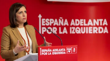 La comunicación entre los socialistas y Junts sigue abierta: negocian el traspaso de competencias en materia de migración.