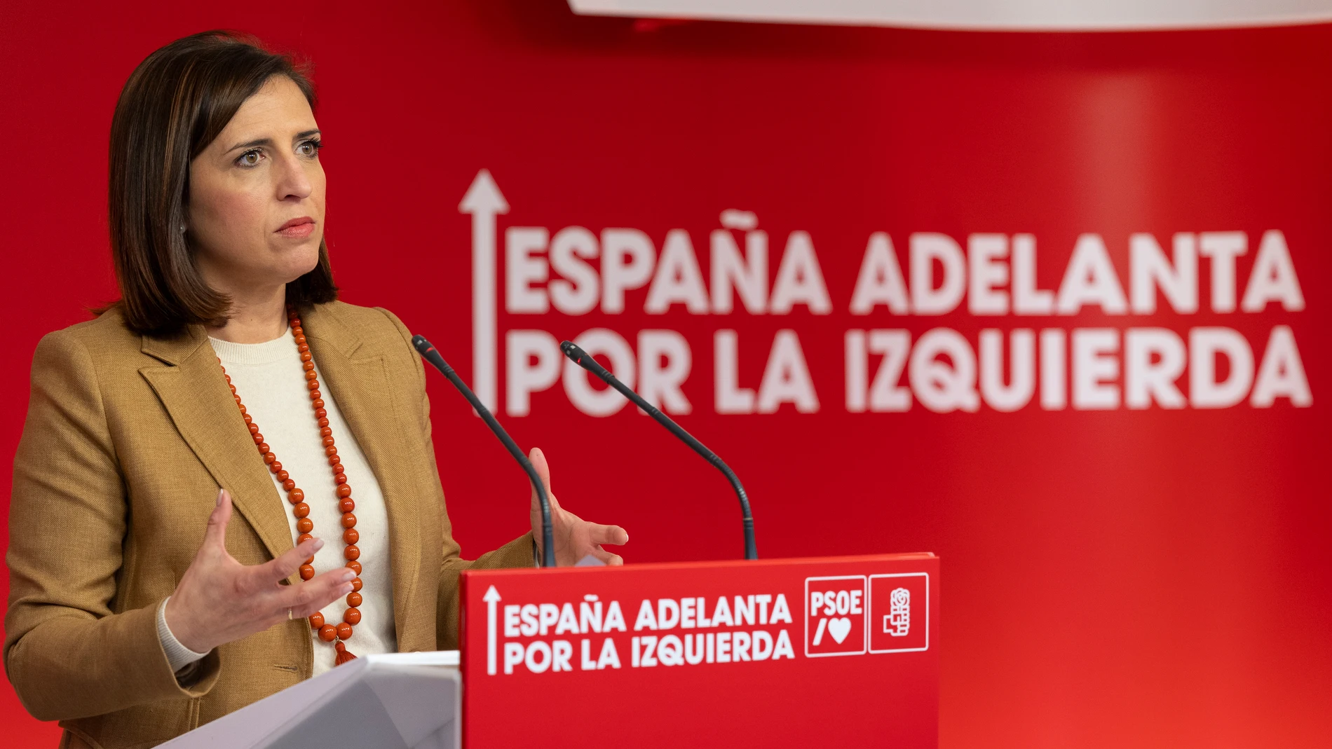 La comunicación entre los socialistas y Junts sigue abierta: negocian el traspaso de competencias en materia de migración. La comunicación entre los socialistas y Junts sigue abierta: negocian el traspaso de competencias en materia de migración.