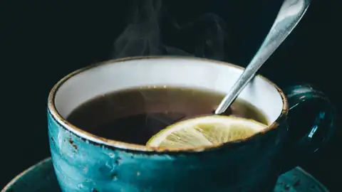 Té caliente con limón Té caliente con limón