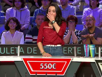 ¡Qué pena! Estefanía pierde su racha y falla en el panel al repetir una letra que ya estaba indicada ¡Qué pena! Estefanía pierde su racha y falla en el panel al repetir una letra que ya estaba indicada