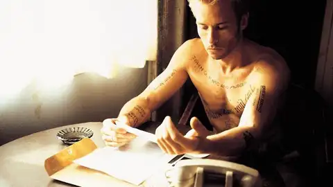 Guy Pearce en Memento Guy Pearce en Memento
