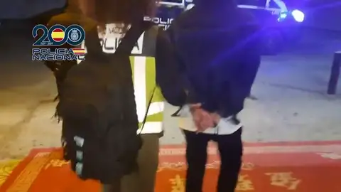 Desmantelan un falso karaoke en Parla: hacía de tapadera para la prostitución y el tráfico de drogas Desmantelan un falso karaoke en Parla: hacía de tapadera para la prostitución y el tráfico de drogas