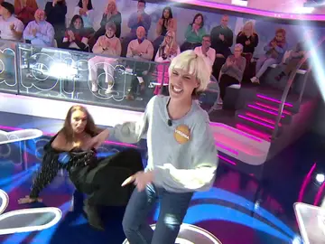 ¡Vaya marcha! Virginia Rodríguez y Lucia Hoyos se lanzan a la pista al ritmo de los Hombres G ¡Vaya marcha! Virginia Rodríguez y Lucia Hoyos se lanzan a la pista al ritmo de los Hombres G