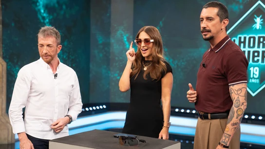 Marron sorprende a Paula Echevarría con unas gafas futuristas en El Hormiguero Marron sorprende a Paula Echevarría con unas gafas futuristas en El Hormiguero