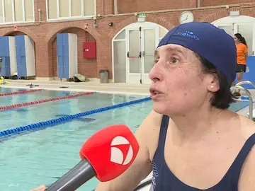 Una participante en el proyecto 'Nadando hacia la resiliencia: volver tras un ictus' Una participante en el proyecto 'Nadando hacia la resiliencia: volver tras un ictus'