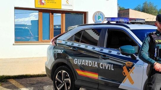 Un veh&iacute;culo de la Guardia Civil de Llucmajor