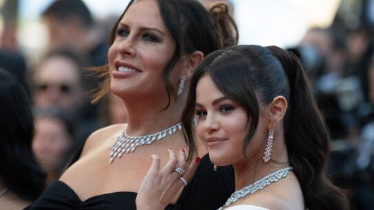 Karla Garc&iacute;a Gasc&oacute;n y Selena Gomez