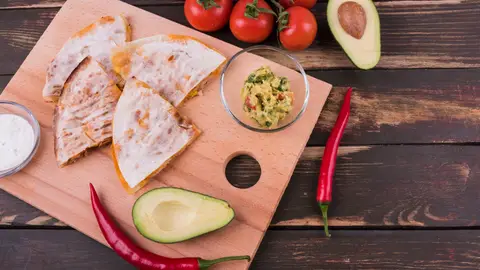 Tacos, tomates y aguacate Tacos, tomates y aguacate