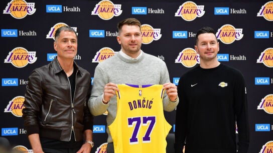 Luka Doncic en su presentaci&oacute;n con los Lakers
