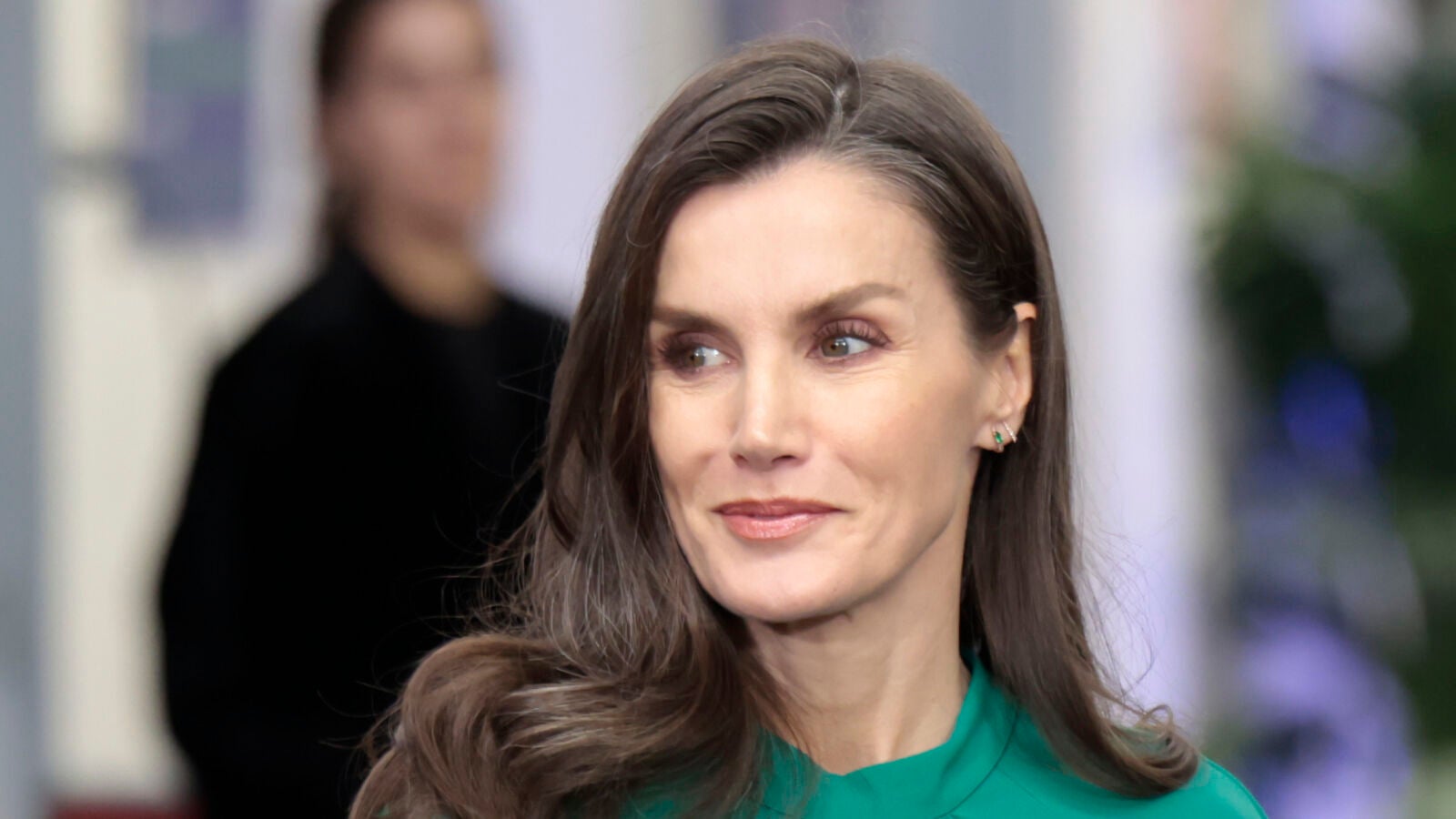 La reina Letizia, con un vestido reciclado de color verde esperanza para el Día Mundial Contra el Cáncer