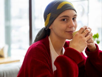 Mujer con un pa&ntilde;uelo en la cabeza