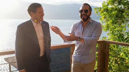 El Salvador se ofrece para albergar en sus cárceles a criminales estadounidenses El presidente salvadoreño Nayib Bukele recibe al secretario de Estado estadounidense Marco Rubio