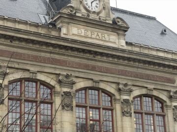 Un policía ferroviario tirotea a un hombre tras pintar esvásticas y sacar una pistola falsa en París