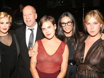 Demi Moore y Bruce Willis con sus hijas Rumer, Tallulah y Scout Demi Moore y Bruce Willis con sus hijas Rumer, Tallulah y Scout