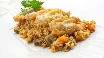 Arroz integral de verduras con kokotxas de bacalao