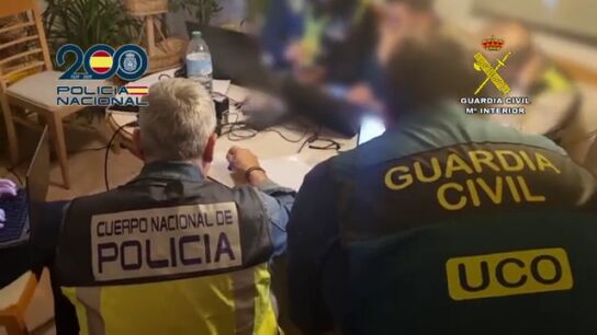 El momento de la detenci&oacute;n del hacker de 18 a&ntilde;os