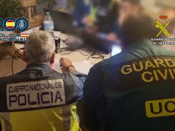 El momento de la detención del hacker de 18 años