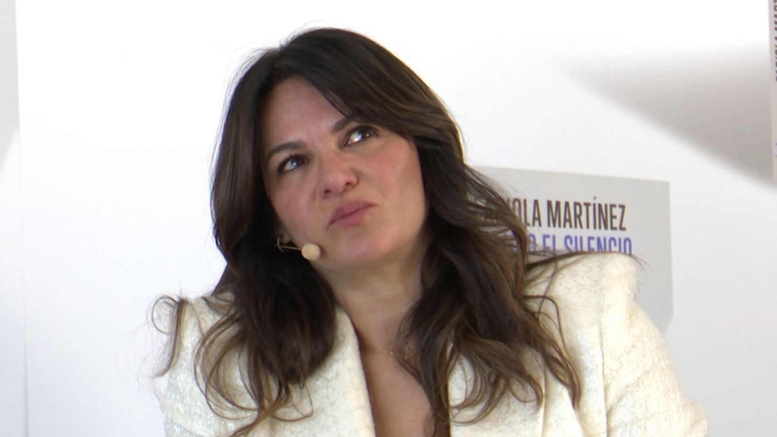 Fabiola Martínez, entre lágrimas, cuenta cómo le dijo a su hijo Carlos que había sufrido abusos sexuales