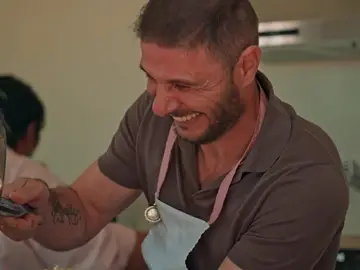 “Se ha pegado…”: Joaquín Sánchez no consigue lucirse con su tortilla de patata “Se ha pegado…”: Joaquín Sánchez no consigue lucirse con su tortilla de patata