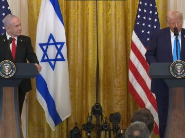 Trump afirma que EEUU "se hará cargo" de la Franja de Gaza para hacer que "no vuelva a ser una amenaza"