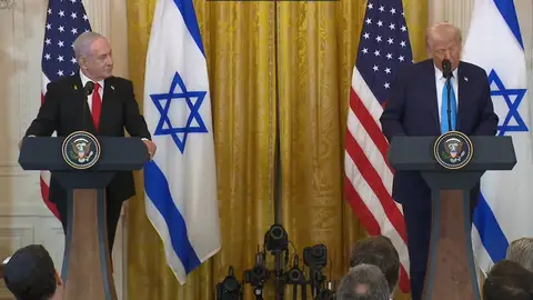 Trump afirma que EEUU "se hará cargo" de la Franja de Gaza para hacer que "no vuelva a ser una amenaza" Trump afirma que EEUU "se hará cargo" de la Franja de Gaza para hacer que "no vuelva a ser una amenaza"