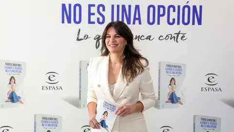 Fabiola Martínez en la presentación de su libro Fabiola Martínez en la presentación de su libro