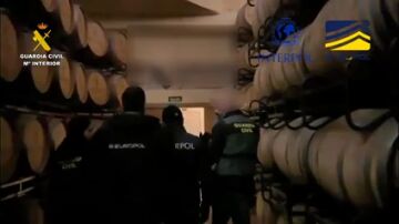 La Guardia Civil desmantela una red que falsificaba vino de La Rioja para venderlo en países asiáticos