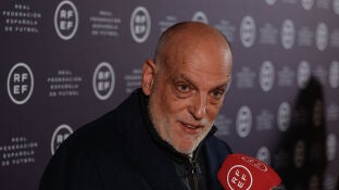  Javier Tebas atiende a los medios tras la reuni&oacute;n de la RFEF con los clubes