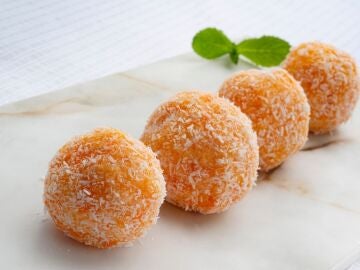 Bolitas de zanahoria y coco, de Argui&ntilde;ano: una receta divertida para introducir verduras a los ni&ntilde;os