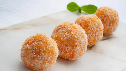 Bolitas de zanahoria y coco, de Arguiñano: una receta divertida para introducir verduras a los niños Bolitas de zanahoria y coco, de Arguiñano: una receta divertida para introducir verduras a los niños